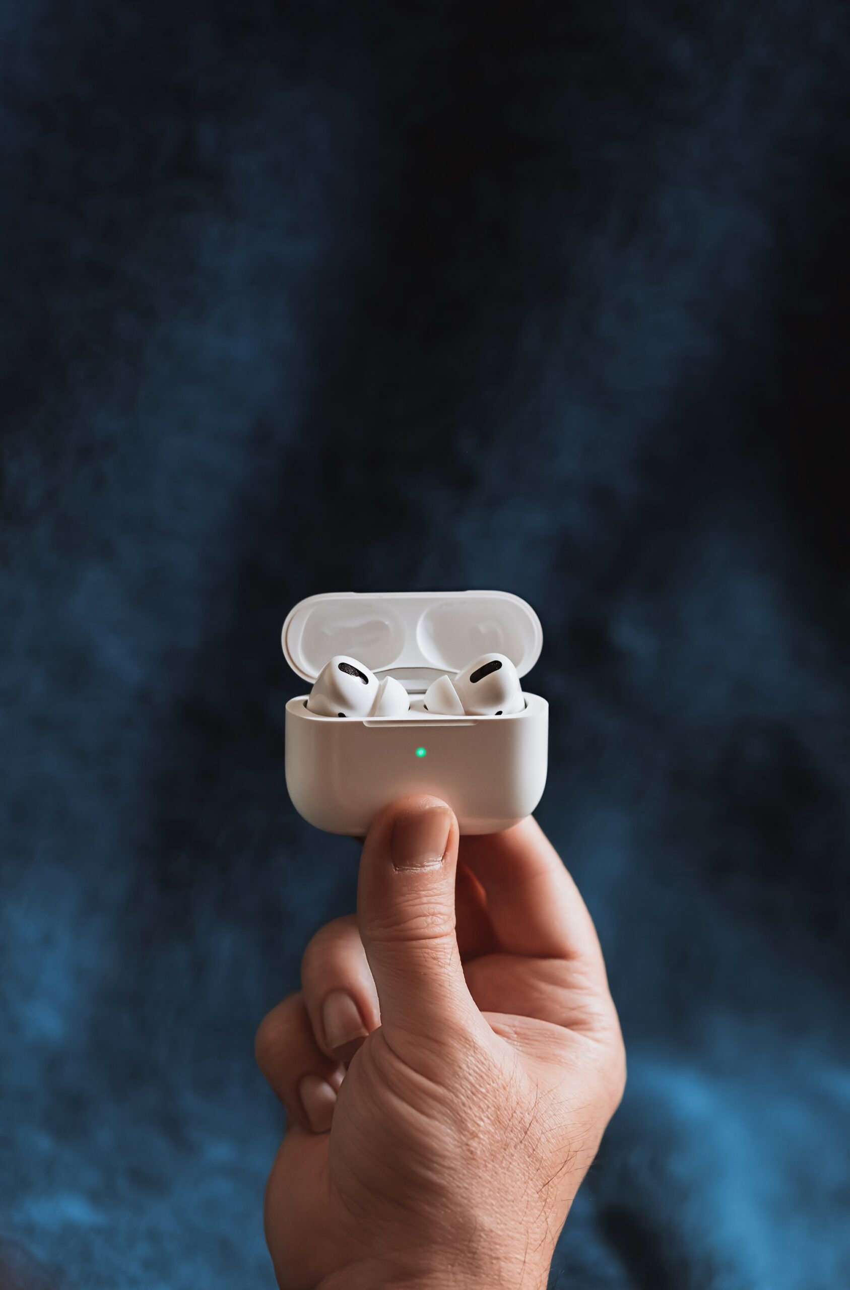 What the colored lights on Airpods mean