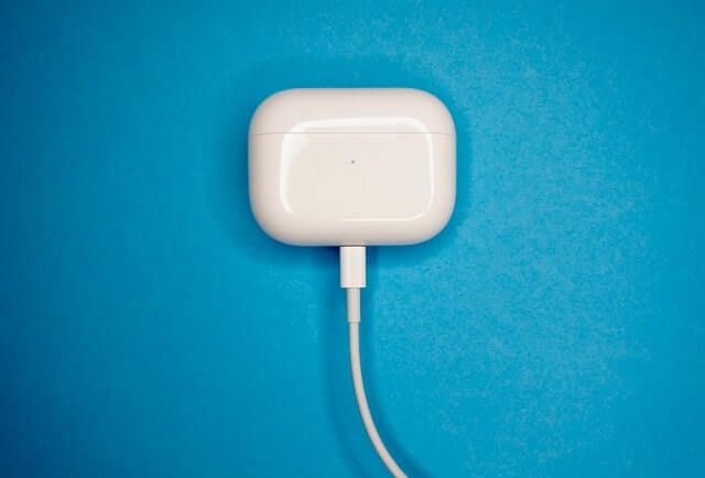 How to charge the Airpods case